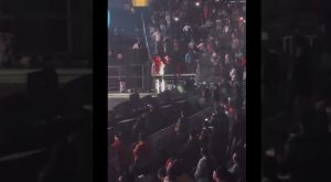 Monica stops her concert due to fans fighting in the crowd