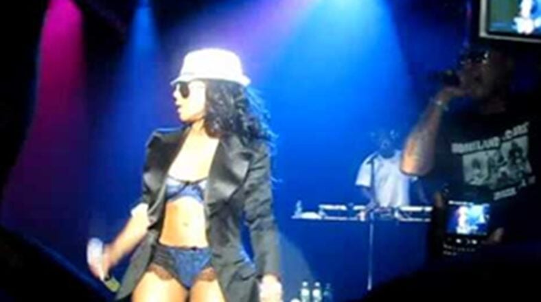 Lil' Kim reportedly called Nicki Minaj out during her concert on June 2, 2010.