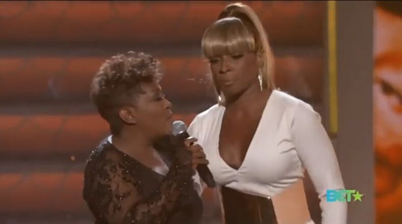 Mary J. Blige opened the 2011 BET Awards in historic fashion, honoring Anita Baker, and performing with her.