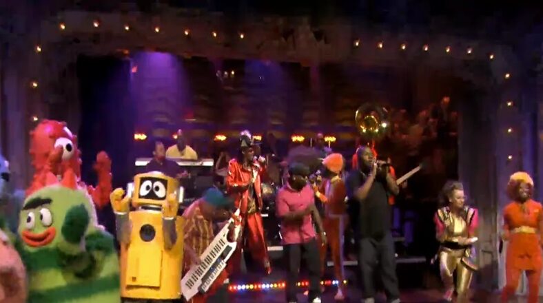 The Roots, Biz Markie, and Erykah Badu honor Sylvia Robinson with their performance on Fallon.