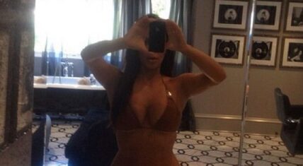 Kim Kardashian shares sexy Instagram pics
