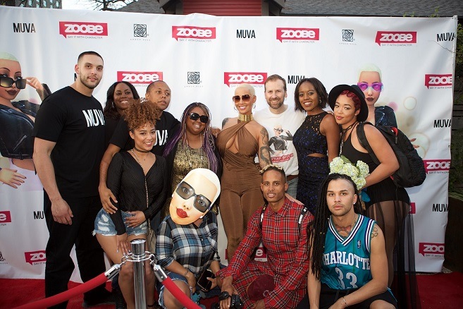 Amber Rose with the rest of the Zoobe and Echoing soudnz team