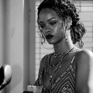 Rihanna 29
