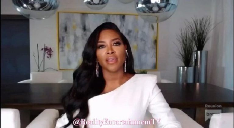 Kenya Moore and Porsha Williams argue over Porsha's friend, Shamea. When Shamea's water broke, Kenya claimed she was her first call, which Shamea told Porsha wasn't true, but did admit they text each other. On the #RHOA reunion, tonight, all of this came to a head.
