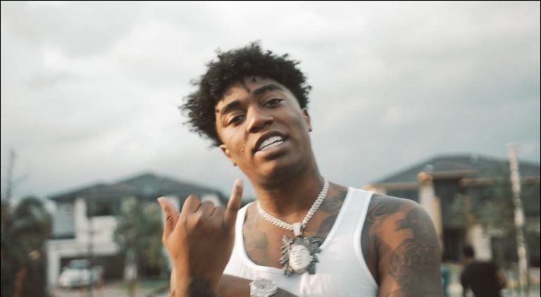 Fredo Bang releases "Top" music video.