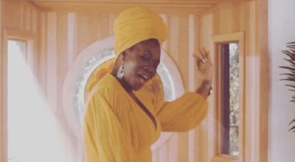 India Arie finally responds to the Chris Tucker dating rumors. First, in promotion of her new music video, she made it into a joke. Later, she took to Twitter to say they went on ONE date that she didn't even remember, 13 years ago, until Twitter brought it up.