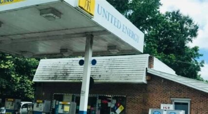 Elizabeth Harris put this Turkey, North Carolina convenience store on blast, for their lack of hospitality, today. A black woman, as she walked in, two older white men continued to talk about the protesting, and protesters, in a negative light. While Harris tried to ignore her, the woman at the counter asked her why people were protesting, when they don't even know the people who were killed, and when she tried to explain, Harris says the woman angrily told her "All Lives Matter."