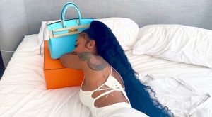 Jayda, Lil Baby's baby mama, got into beef with Ayesha, his other baby mama, after she posted this photo on IG. The photo is her hugging the Birkin bag that Lil Baby got her for Mothers' Day, earlier this year, causing a rant from Ayesha about Baby neglecting their son, but the focus soon turned to Jayda. Among other things, Ayesha accused Jayda of following her around, calling her "Lil Baby's fine baby mama," until she became one, herself, having STDs, and her come up only being from the Walgreens lawsuit, which led to Jayda coming back with receipts, plus saying that she and Walgreens haven't even settled their lawsuit yet, plus she's clean.