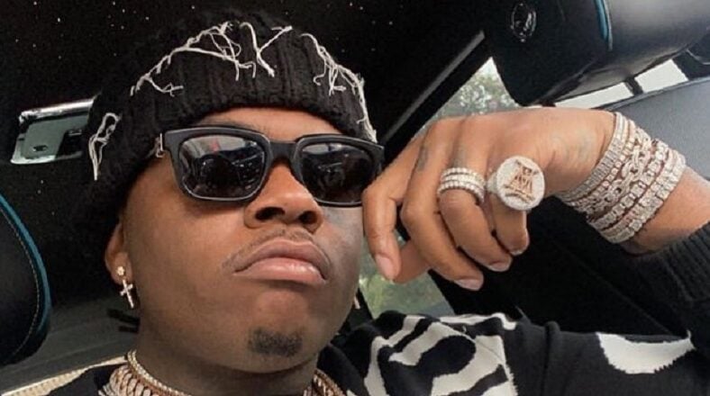 Gunna put up a simple post, showing off his new Rolls Royce, on Instagram, and fans dumped on it. Fans began flooding his comments, calling him "fat." Now, the joke has carried over to Twitter, where Gunna is trending, but he's not even fat, and then there's the woman on social media that fans are saying looks like Gunna, which she says isn't true.