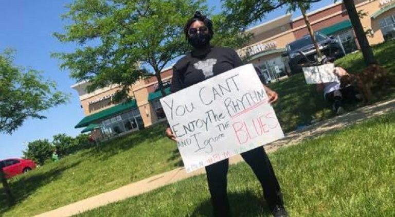 Sarina Neely has gone viral with her Facebook post, making one simple request. Since his arrest, for shooting two unarmed people, killing them, Kyle Rittenhouse has been referred to as a 17-year-old kid. Many have noticed how black kids, of a similar age, are referred to as "thugs" and "criminals," when they break the law, and Neely asked that Kyle Rittenhouse be referred to as a thug, due to his actions.