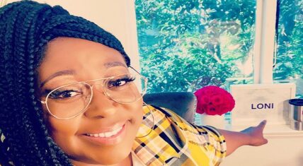 Loni Love, earlier today, revealed Nicki Minaj gave birth to a baby girl. Initial reports only revealed Nicki Minaj gave birth to her child. Later, Loni deleted her tweet, replacing it with a tweet explaining that she thought Nicki gave birth to a girl, adding they haven't revealed the gender yet.