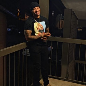 Twitter drags @SameOlDuff for comments he made about his ex-girlfriend. The man said he knew he didn't love her, anymore, when he let her carry a 40 pack of water bottles up two flights of stairs. After reading his dismissive tweets, people on Twitter have been calling him cruel and blaming black men, as a whole.