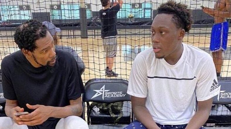 Kevin Durant gets roasted on Twitter, over the bald spots in his hair. While practicing with Sekou Doumbouya, of the Detroit Pistons, fans couldn't help but notice his hair. Twitter says let it go bald, like the greats, such as Michael Jordan and Shaq.