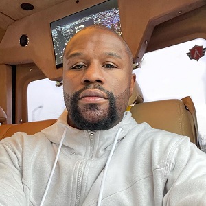 Floyd Mayweather Jr shows off new hairline