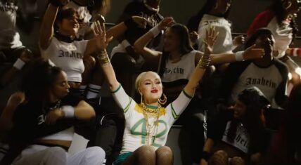 Gwen Stefani Saweetie Slow Clap