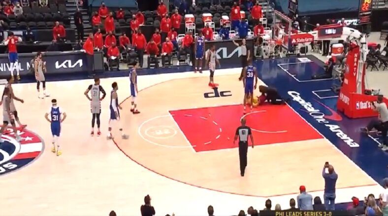 Dwight Howard Wizards Sixers fan