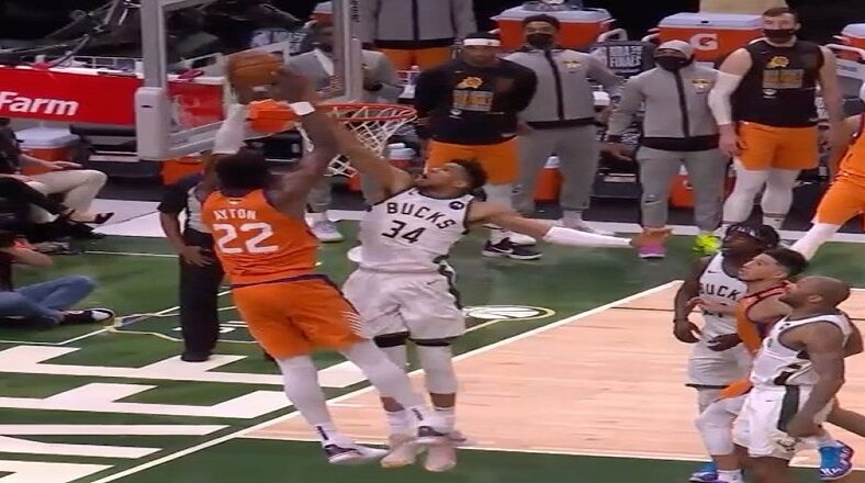 Giannis blocks Deandre Ayton