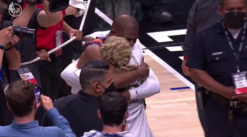 Lil Wayne hugs Chris Paul