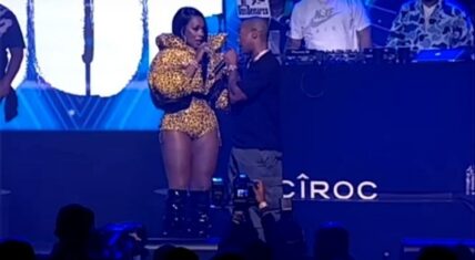 Remy Ma is bullying Ja Rule during his Verzuz battle with Fat Joe
