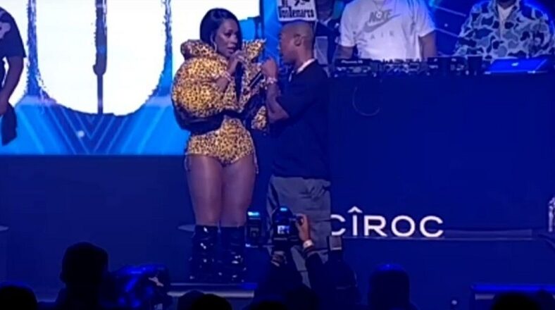 Remy Ma is bullying Ja Rule during his Verzuz battle with Fat Joe