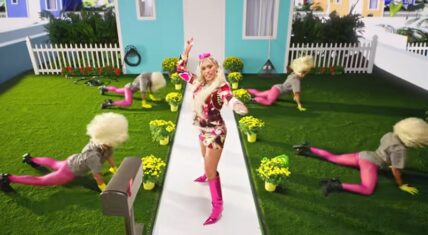 BIA Can't Touch This music video