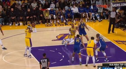 Carmelo Anthony pump fakes free throw