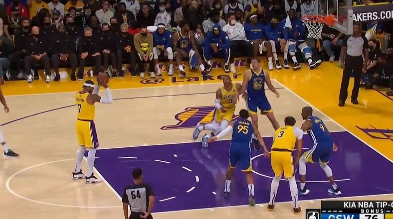 Carmelo Anthony pump fakes free throw