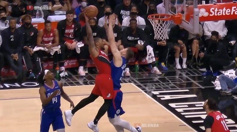 Damian Lillard tried to POSTER the living hell out of Isaiah Hartenstein
