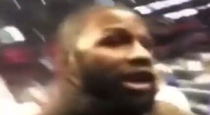 Floyd Mayweather refuses to take picture with man who has painted nails
