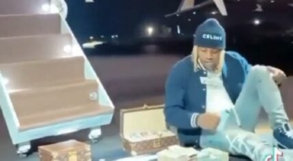 Lil Durk counts 1 million dollars cash in front of private jet
