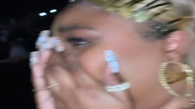 Lizzo cried when B2K reunited last night