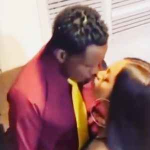 Sidney Starr shares video of Darius McCrary kissing her