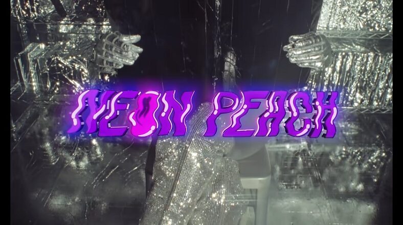 Snoh Aalegra Neon Peach music video