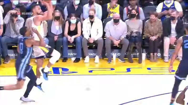 Steph Curry hits long 3-pointer, on one leg!