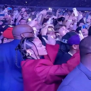 Rihanna turns up during A$AP Rocky's Complex Con performance