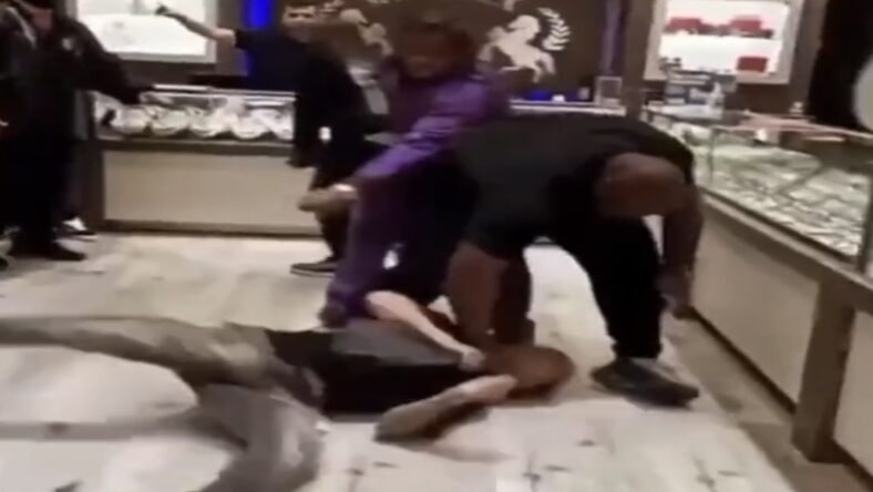 Gunna’s security slams fan on ground