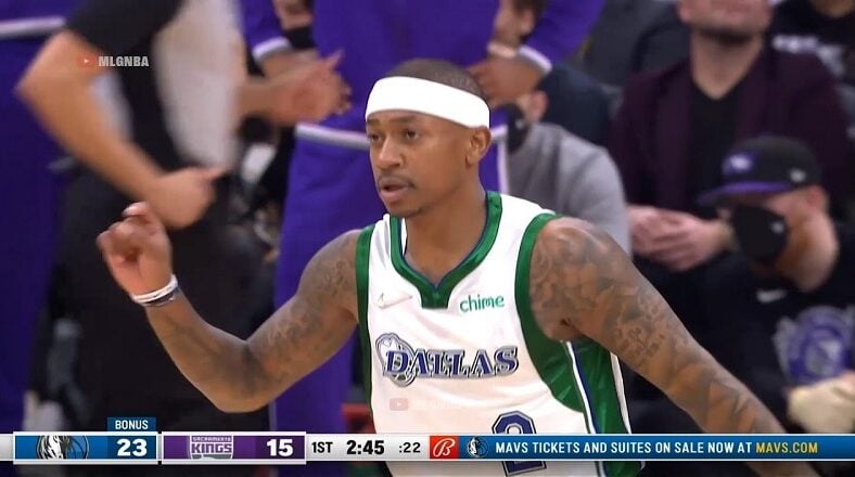 Isaiah Thomas scores his first points with the Dallas Mavericks