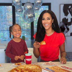 Kenya Moore is glowing in IG photo with daughter, Brooklyn
