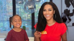 Kenya Moore is glowing in IG photo with daughter, Brooklyn
