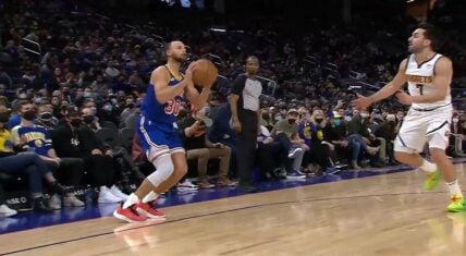 Steph Curry hits his 3000th 3-pointer