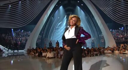 Beyonce reveals pregnancy at 2011 MTV Video Music Awards