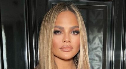 Chrissy Teigen looks like Khloe Kardashian in new look on IG