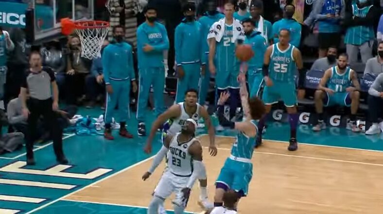 LaMelo Ball hits game-winner vs Bucks