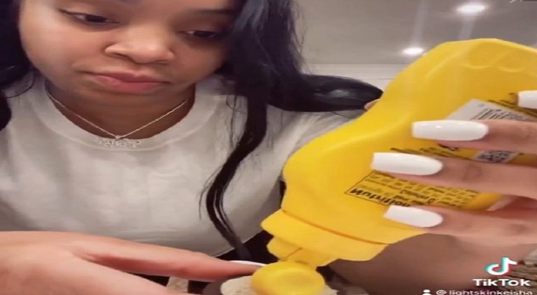 LightSkinKeisha tries Lizzo's mustard Oreos and spits it out