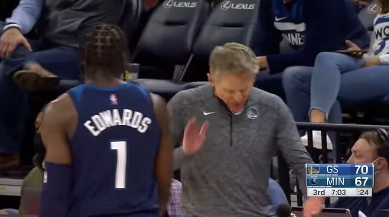Steve Kerr goes ballistic on ref after Patrick Beverley gets foul overturned