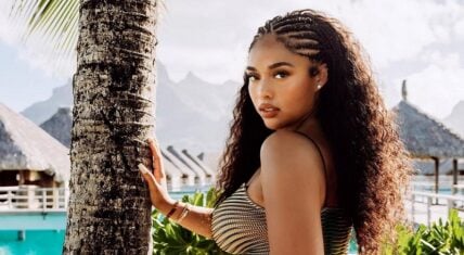 Twitter says Jordyn Woods deserves an apology from Khloe Kardashian