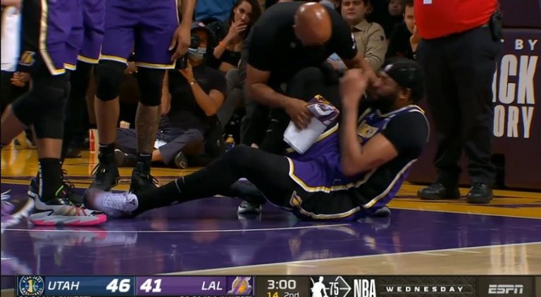Anthony Davis cried and said I'm done man as he injured his ankle