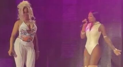 Summer Walker brings out SZA to perform "No Love"