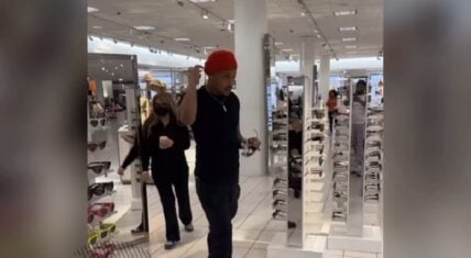 G Herbo dances to Laffy Taffy by D4L in the mall
