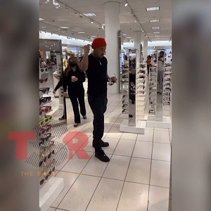 G Herbo dances to Laffy Taffy by D4L in the mall